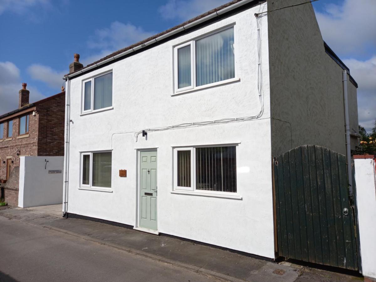 Pet Friendly Beautiful Detached Cottage Close To Spurn Point, Easington And Withersea Kingston upon Hull Exterior photo