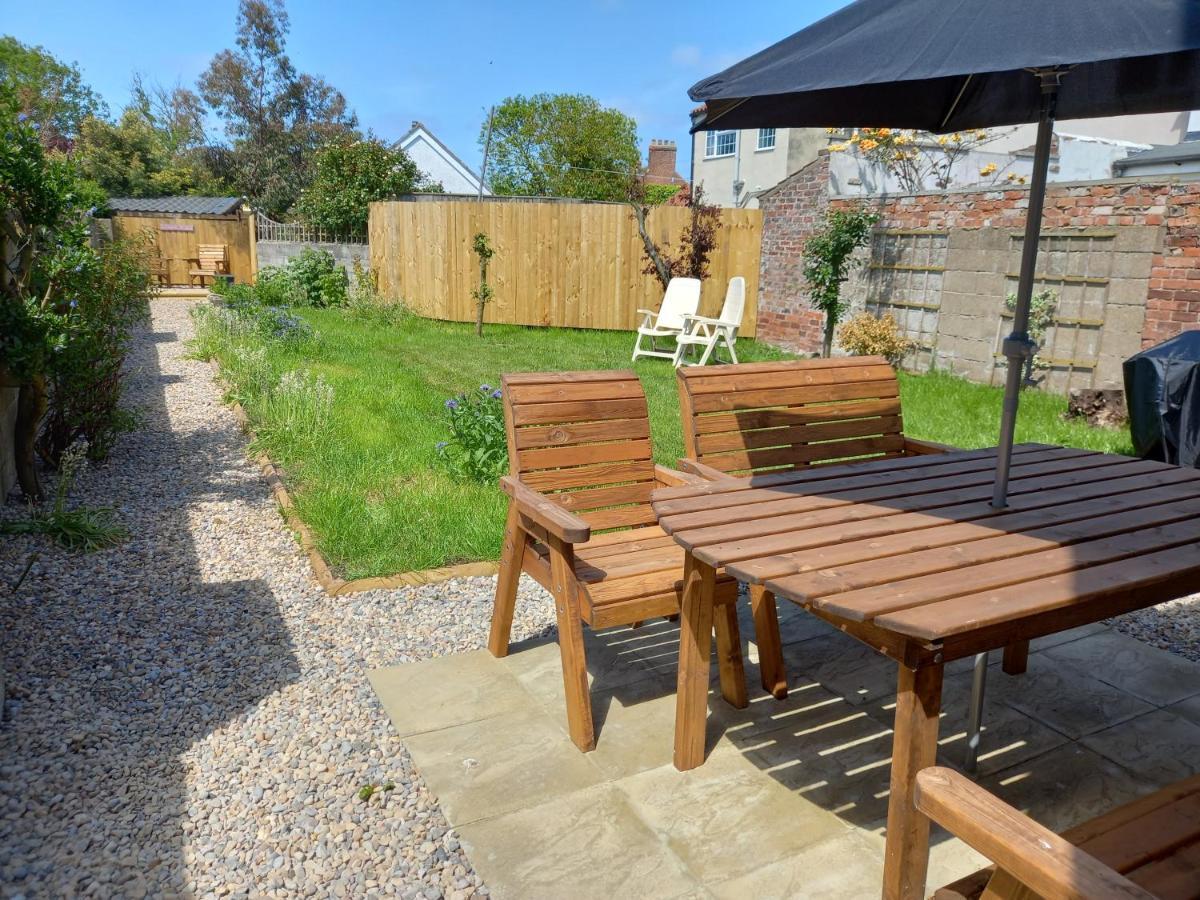 Pet Friendly Beautiful Detached Cottage Close To Spurn Point, Easington And Withersea Kingston upon Hull Exterior photo